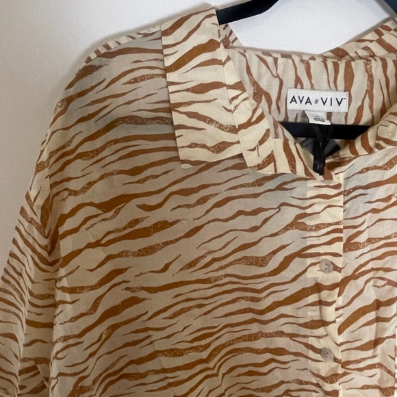 Zebra Animal Print Button Down Chic Glam Minimalist Artsy Plus Hip Blouse Top - Picture 9 of 10